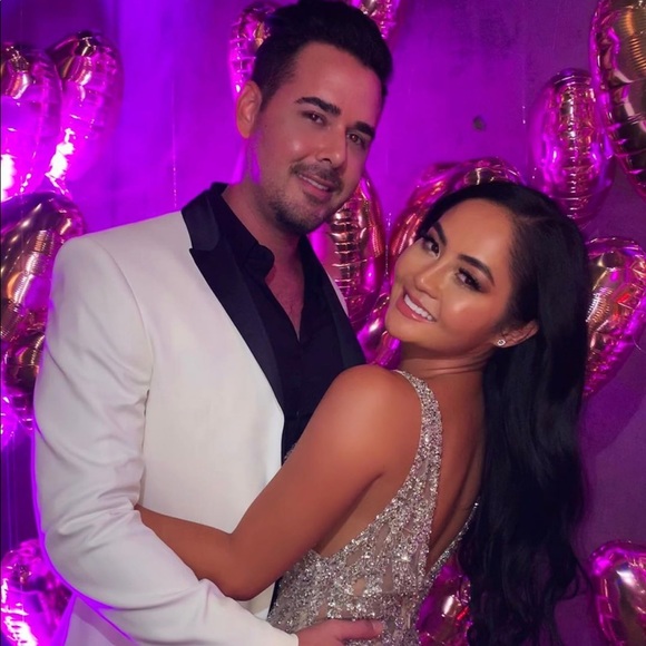 • BEHIND THE LENS  • - Picture 6 of 7